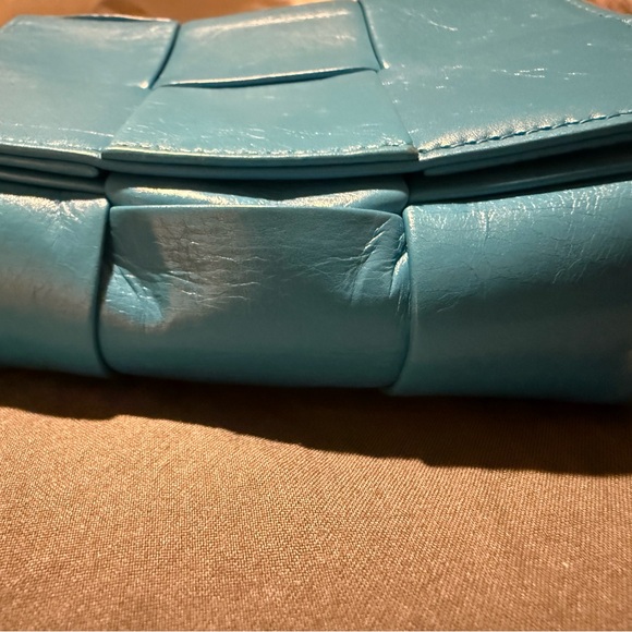 Bottega Venetta Blue Cassette Calskin Leather Shoulder Bag in Pool Blue - Picture 8 of 9